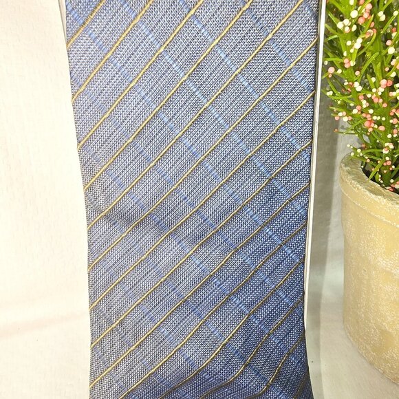 JOSEPH $ FIESS INTERNATIONAL SILK TIE BLUE WITH GOLD PLAID EUC - Picture 3 of 7